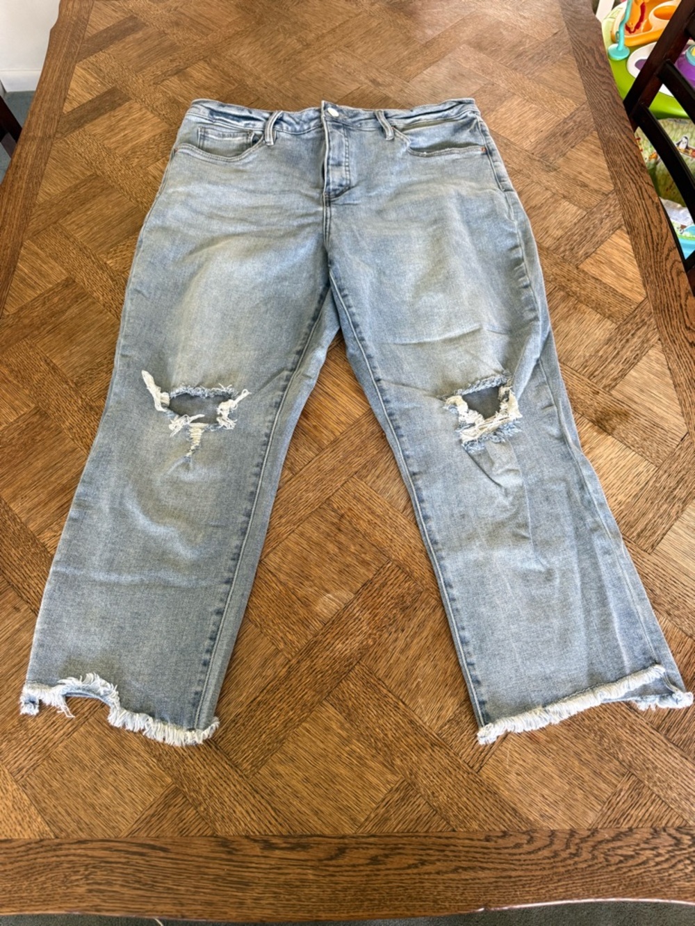 Frayed Hem Distressed Cropped Jeans in Light Blue for Women